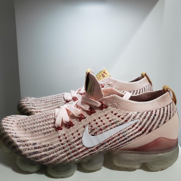 Womens Nike Air Vapormax Flyknit 3 Sneakers in Pink - Picture 4 of 8